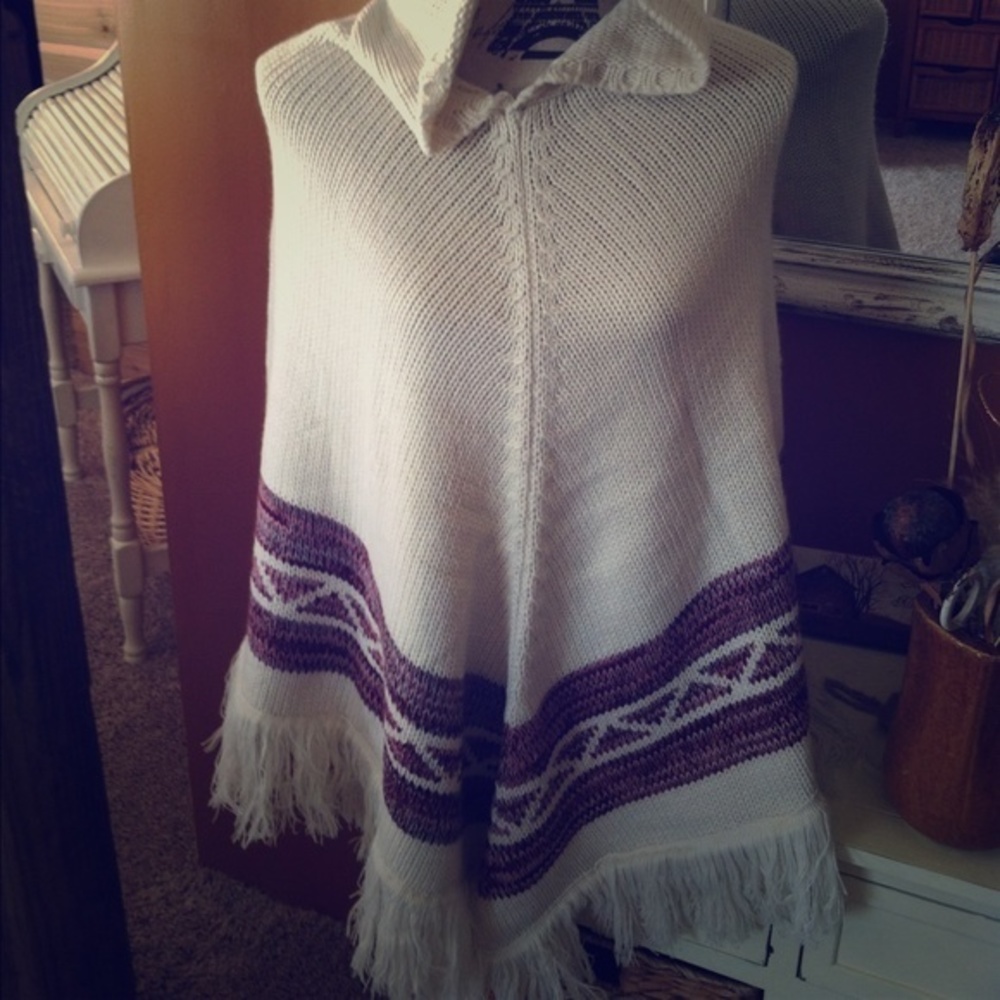 NWT Look Gorgeous Ivory Hooded Poncho XS/M